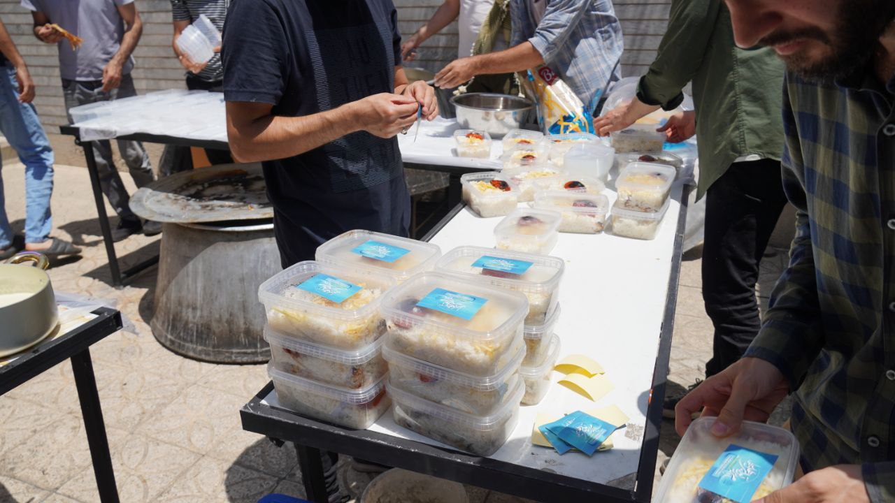 گزارش تصویری | تهیه و توزیع اطعام به مناسبت شهادت امام جواد(ع)
