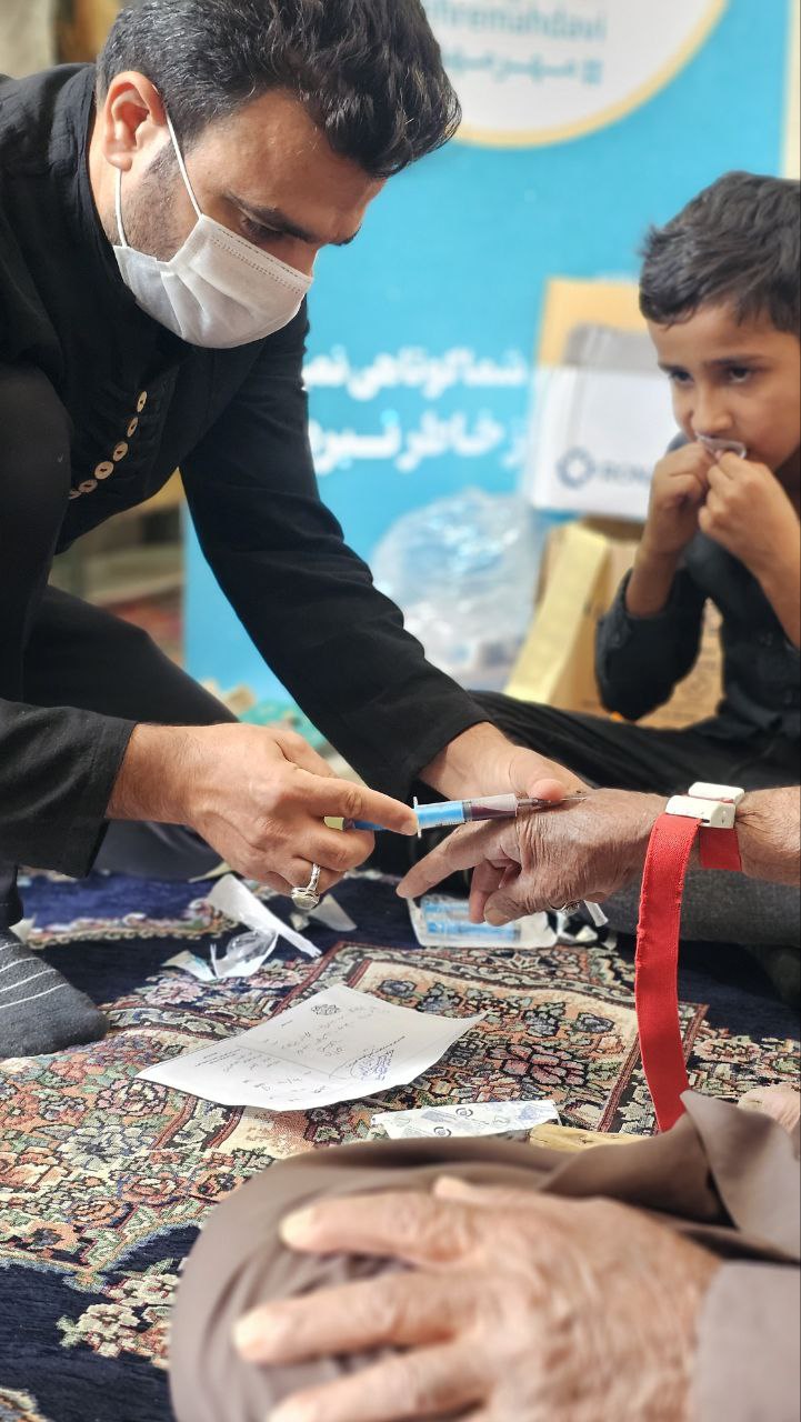 آزمایش خون رایگان مهرمهدوی در اردوی جهادی پزشکی