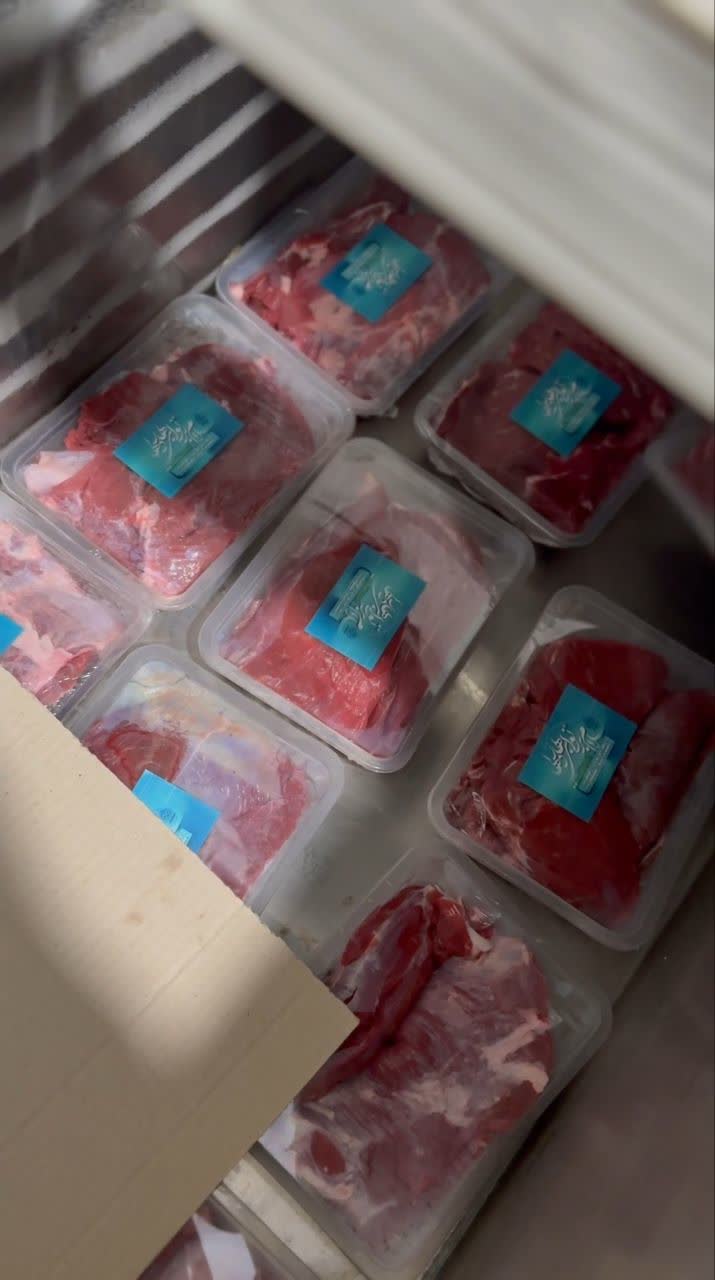 توزیع 155 بسته گوشت قربانی به مناسبت ایام فاطمیه